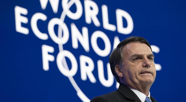 Conte incontra Bolsonaro a Davos, Grillo attacca: «È di estrema destra, sua elezione preoccupante»