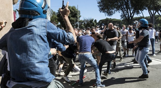 Roma: scontri al Circo Massimo: condannati due ultrà