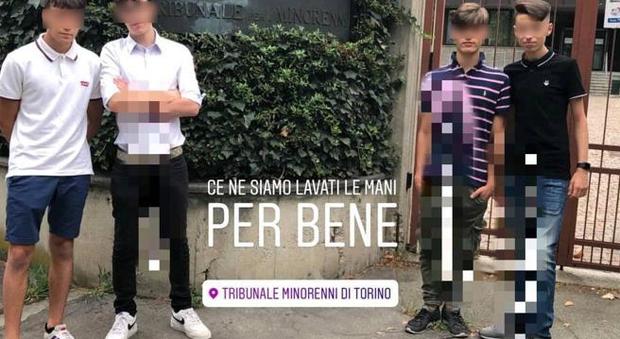 immagine I bulli escono dal tribunale e girano un video: «Fanc..., sbirri»