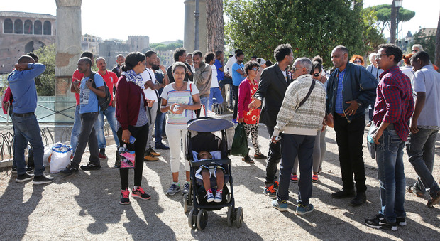 Roma, i migranti sgomberati anche dall'accampamento ai Fori
