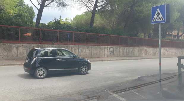 Perugia, strisce pedonali invisibili: tante proteste