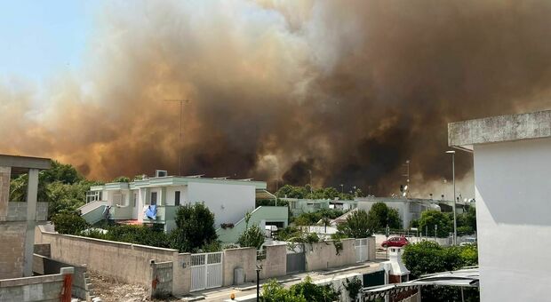Incendi a San Cataldo, in campo anche la Croce Rossa: presidio sanitario per residenti e soccorritori