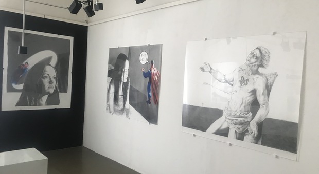 "Santi, killer e supereroi": Giorgio de Zorzi espone alla galleria Forzani