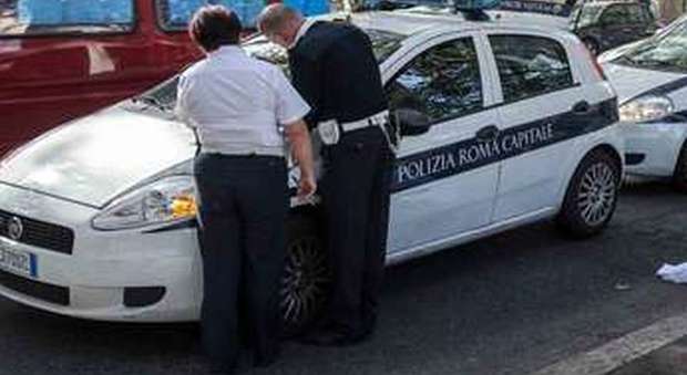 Roma, nuova tragedia sull'Aurelia, ciclista viene travolto da un'auto: è grave