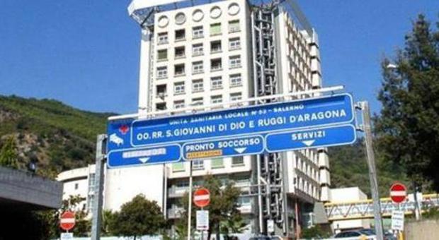 Salerno. Assenteismo all'ospedale Ruggi: 12 ordinanze di sospensione per dipendenti