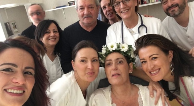 Ancona, amore più forte della malattia: Emanuela e Paolo sposi in ospedale