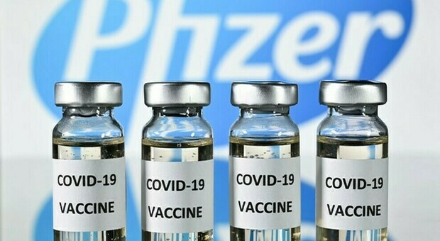 Covid, Pfizer: «Studiamo un vaccino monodose»