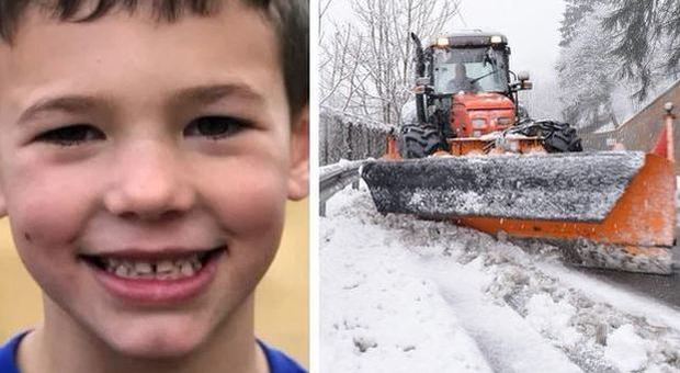 Bimbo di 6 anni cade dallo spazzaneve: travolto e ucciso, alla guida c'era il padre