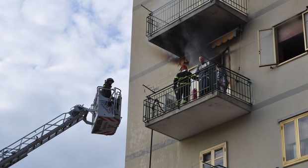 GIffoni Valle Piana. Casa in fiamme: due anziani ricoverati in ospedale