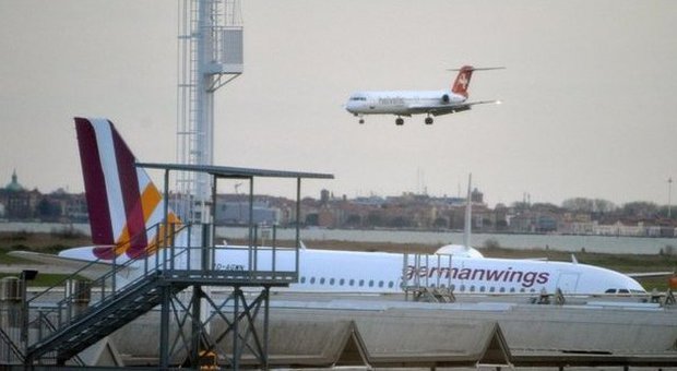 Volo Germanwings Bonn-Venezia perde carburante: deviato a Stoccarda