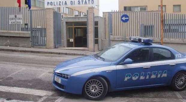 Ancona, denunciato durante una lite Nascondeva un'ascia dentro la sua auto