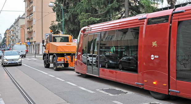 Calo di tensione blocca il tram, disservizi sulla linea per Venezia