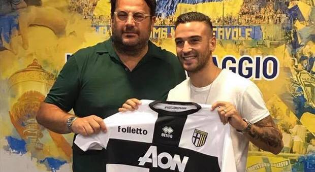 Insigne Jr e la prima maglia Parma Il fratello: «Sempre orgoglioso di te»