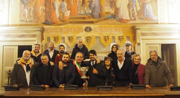 Giostra della Quintana, il Comune di Foligno premia il “cappotto” di Luca Innocenzi e Guitto per il Cassero