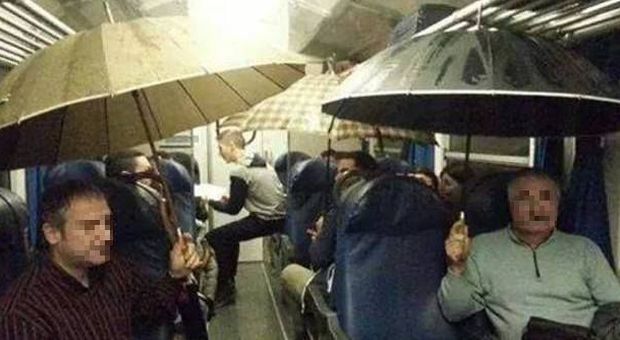 Mondragone. Piove nei vagoni dei treni diretti a Roma, pendolari scrivono a Trenitalia
