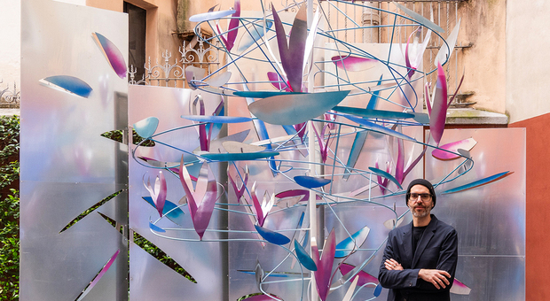 Milano design week 2024, Glo for art espone Flower up di Emiliano Ponzi