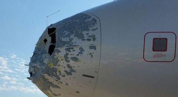 Aereo Alitalia colpito da un fulmine costretto ad atterraggio di emergenza
