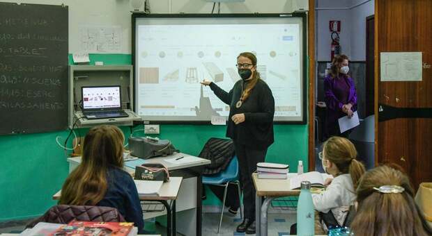 Covid a scuola, la Campania riparte con 20 mila test salivari per i più piccoli