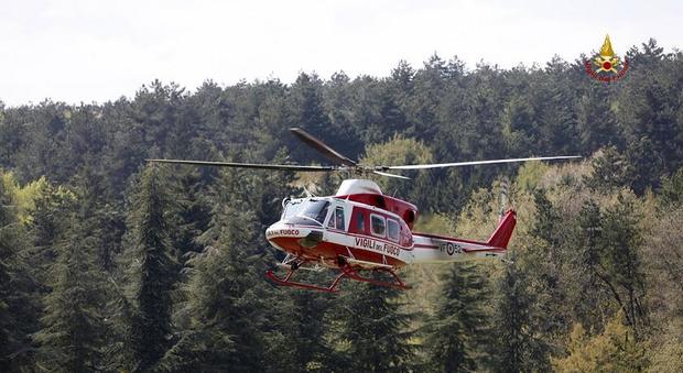 Un elicottero dei vigili del fuoco