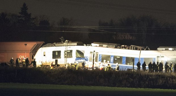 Germania, scontro fra treni: almeno 50 feriti