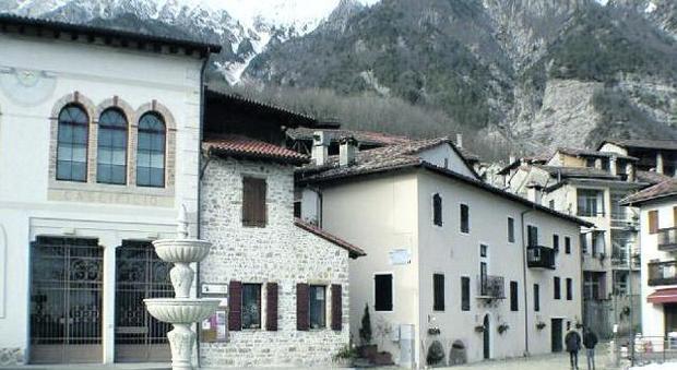 Lo storico albergo nel borgo più bello d'Italia in vendita a 50mila euro