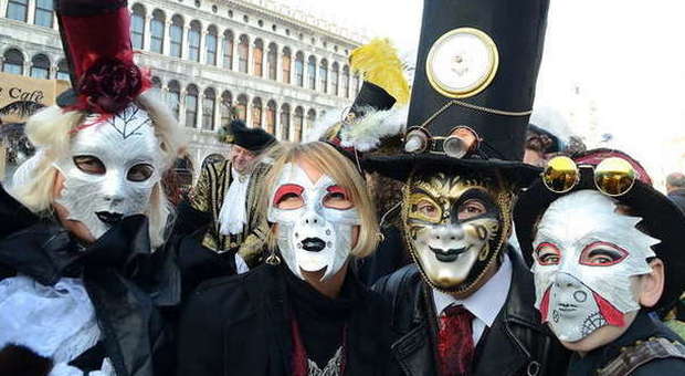 Maschere in piazza San Marco