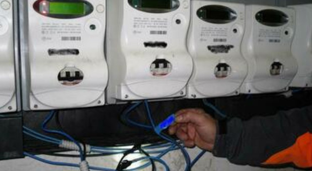 Napoli, furto di energia elettrica da un bene confiscato: denunciata dall'Enel una 40enne