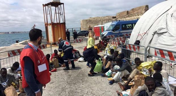 Naufragio nel canale di Sicilia: recuperati 31 cadaveri. Molti sono bambini