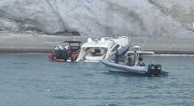 Motoscafo semi affondato a Ponza, sei persone tratte in salvo