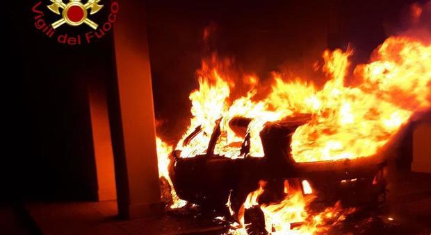 Perugia, l'incubo continua: incendiata un'altra auto