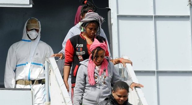 Migrante somala rischia di perdere il bambino, ricoverata d'urgenza a Vallo della Lucania: era arrivata martedì a Salerno