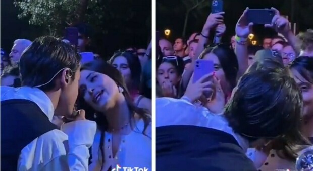 Federico Rossi bacia una fan sotto il palco durante la sua esibizione: chi è la ragazza? Attrice o nuova fiamma? Le ipotesi