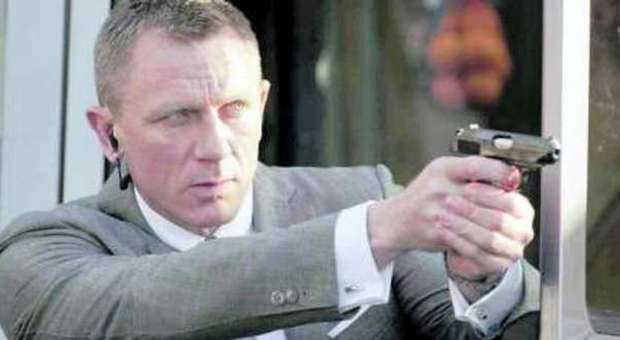 Verano, ingresso vietato per 007: la confraternita dei Trapassati ferma James Bond