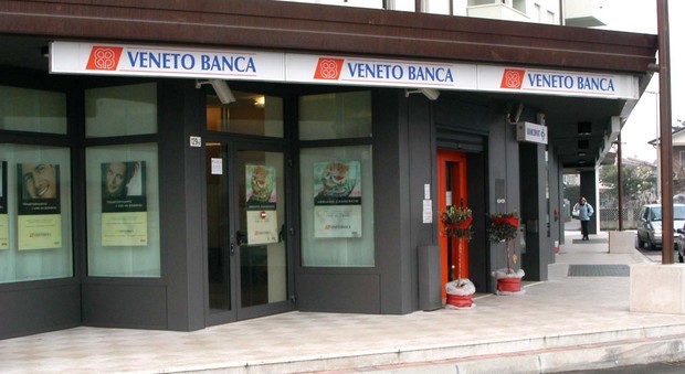 Agricoltore col taglierino nella filiale di Veneto Banca: «Rivoglio i miei soldi»