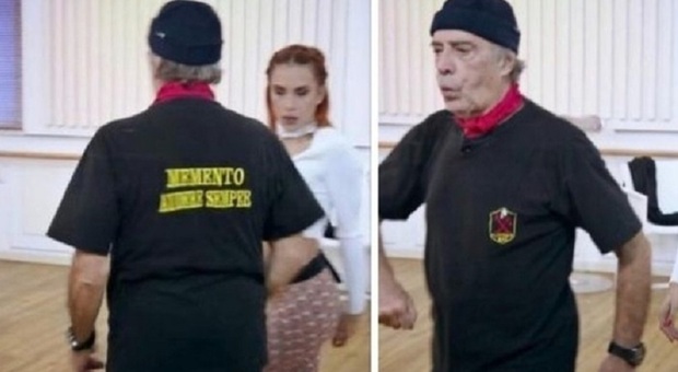 Ballando con le Stelle, Enrico Montesano espulso per la maglietta neofascista della X Mas. La Rai: «Inaccettabile»