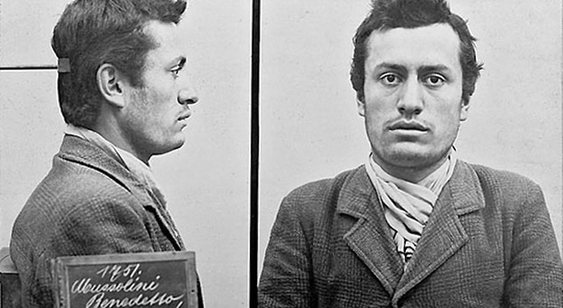 L'arresto di Mussolini a Berna, nel 1903. La polòizia svizzerà sbagliò il nome sulla foto segnalestica: lo chiamò Benedetto Mussolini
