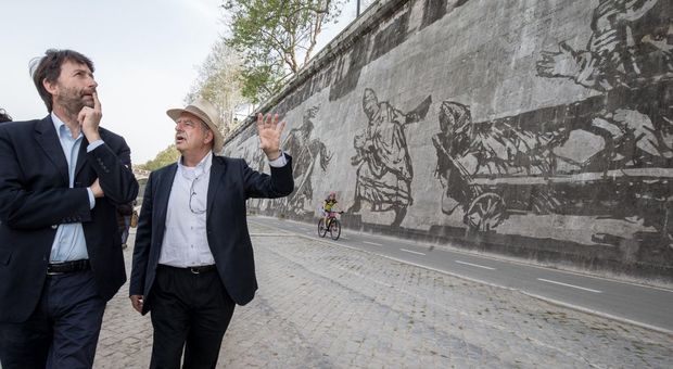«La mia Roma cupa e geniale», William Kentridge racconta il suo capolavoro da street artist tra Ponte Mazzini e Ponte Sisto