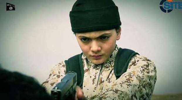 Isis, il boia bambino riconosciuto dagli ex compagni di classe