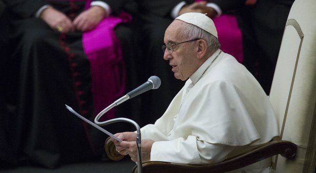 Papa Francesco sfida i teologi dubbiosi: «Chi è più potente, Dio o il peccato?»