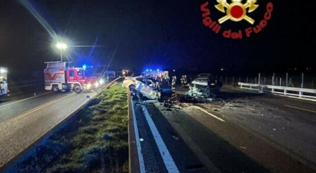 Doppio incidente sull'A1, 9 feriti (anche un bambino): dopo le auto si schiantano anche i soccorritori in ambulanza