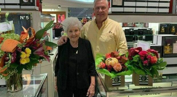 Va in pensione a 90 anni senza aver fatto un giorno di malattia o di permesso: Melba dopo 72 anni di lavoro è l'impiegata più famosa del Texas