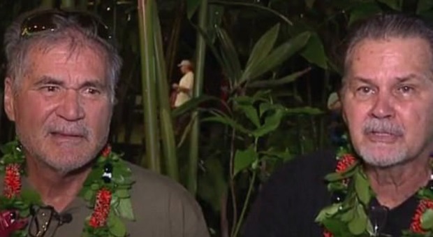 Hawaii, migliori amici per 60 anni cercano le famiglie di origine: il test del Dna rivela che sono fratelli
