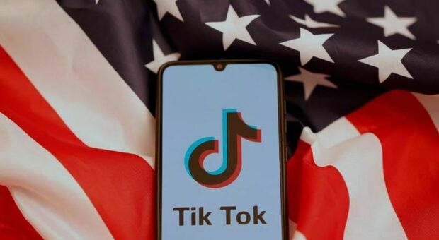 TikTok al bando anche in Usa e Canada: via l'app cinese dai cellulari dei dipendenti statali