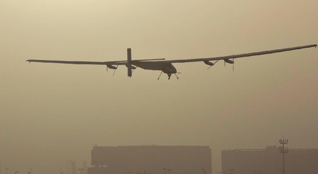 Solar Impulse, l'aereo a energia solare che vuol fare il giro del mondo a 50 all'ora