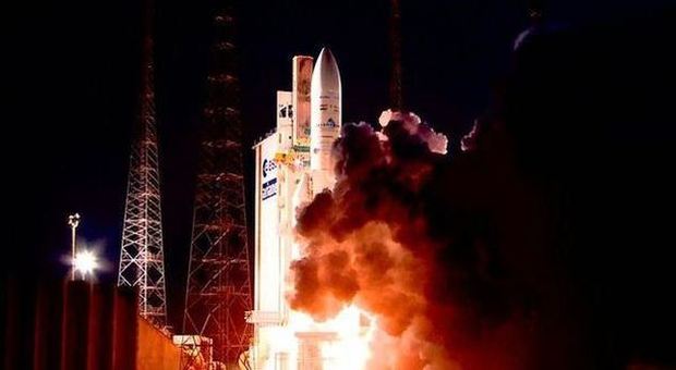 Spazio, un'altra missione compiuta per il razzo Ariane 5: due satelliti in orbita, brindisi all'Avio di Colleferro e a Kourou