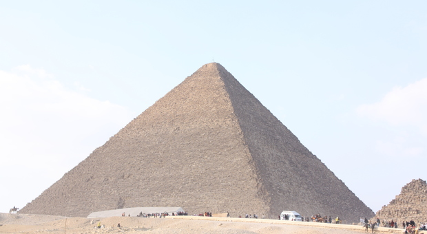 Piramide di Cheope, la camera segreta potrebbe custodire un trono di ferro meteoritico