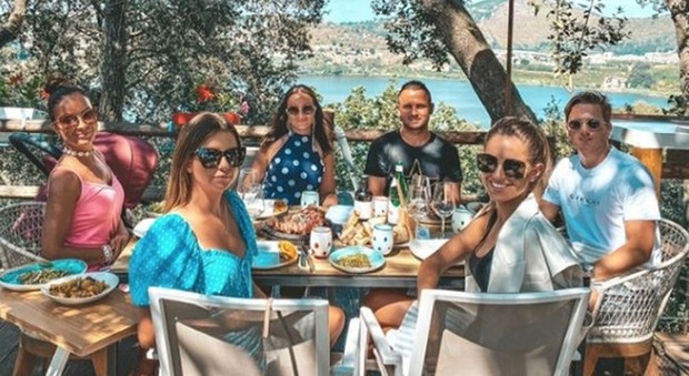 Napoli, Zielinski e Lobotka a pranzo: festa in famiglia (allargata) a Cuma