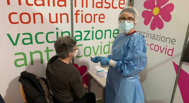 Vaccini, Emiliano: estendere obbligo a tutta la popolazione. In Puglia copertura record della fascia 5-11