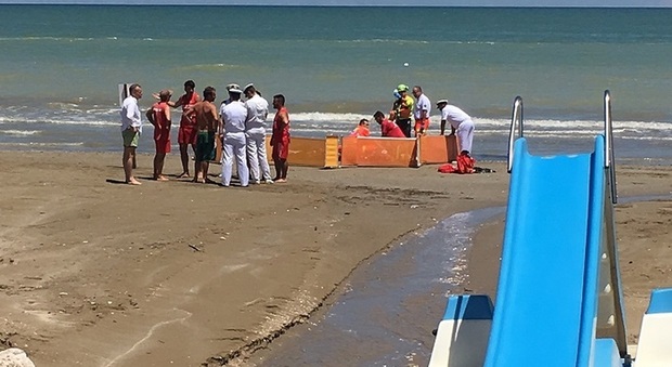 Turista muore annegata a due passi da riva. Inutili tutti i soccorsi