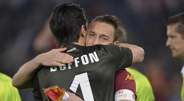 Buffon e Totti, capitani di Juve e Roma (LaPresse)